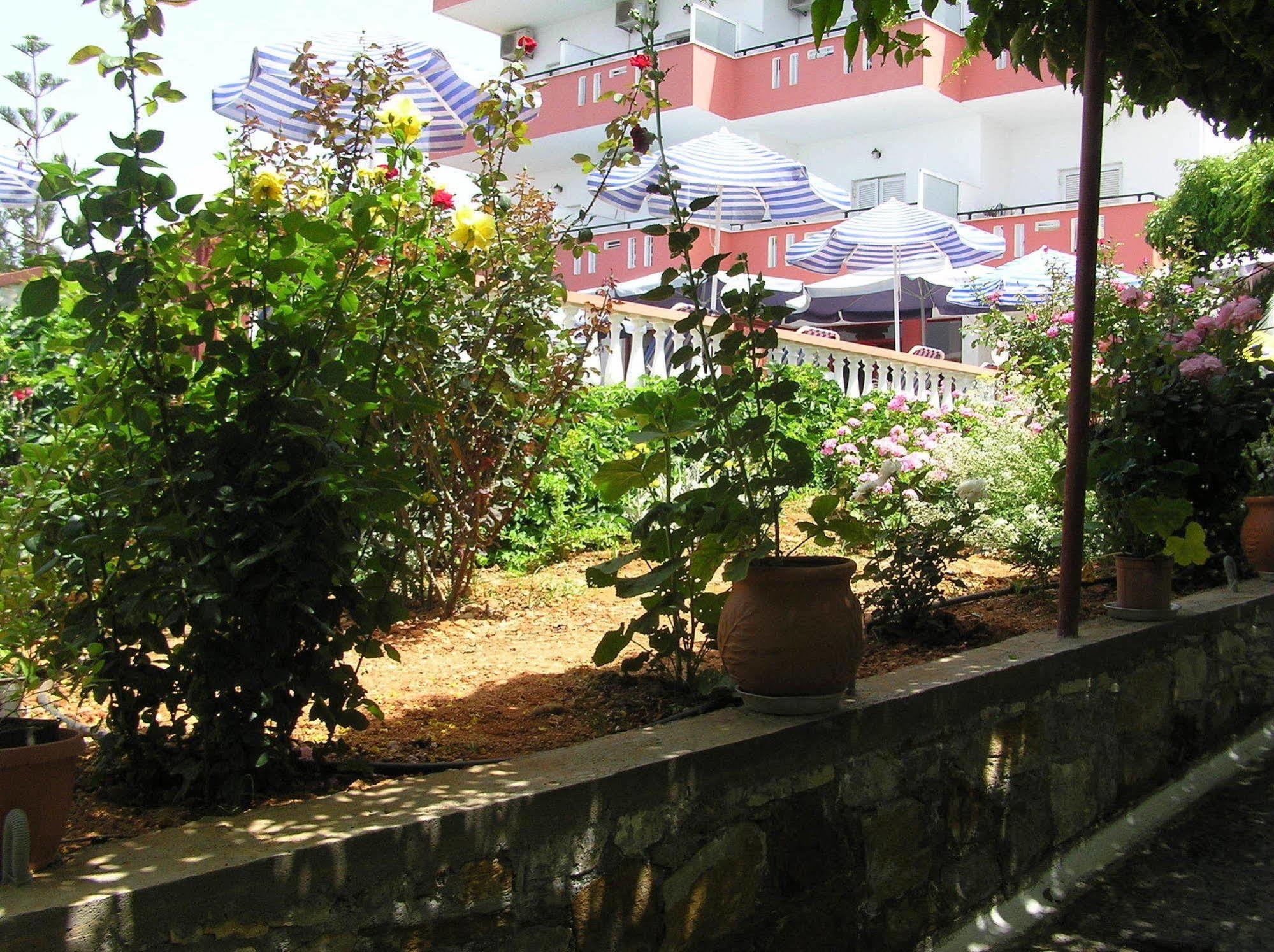 Knossos Aparthotel Pánormos Exteriör bild
